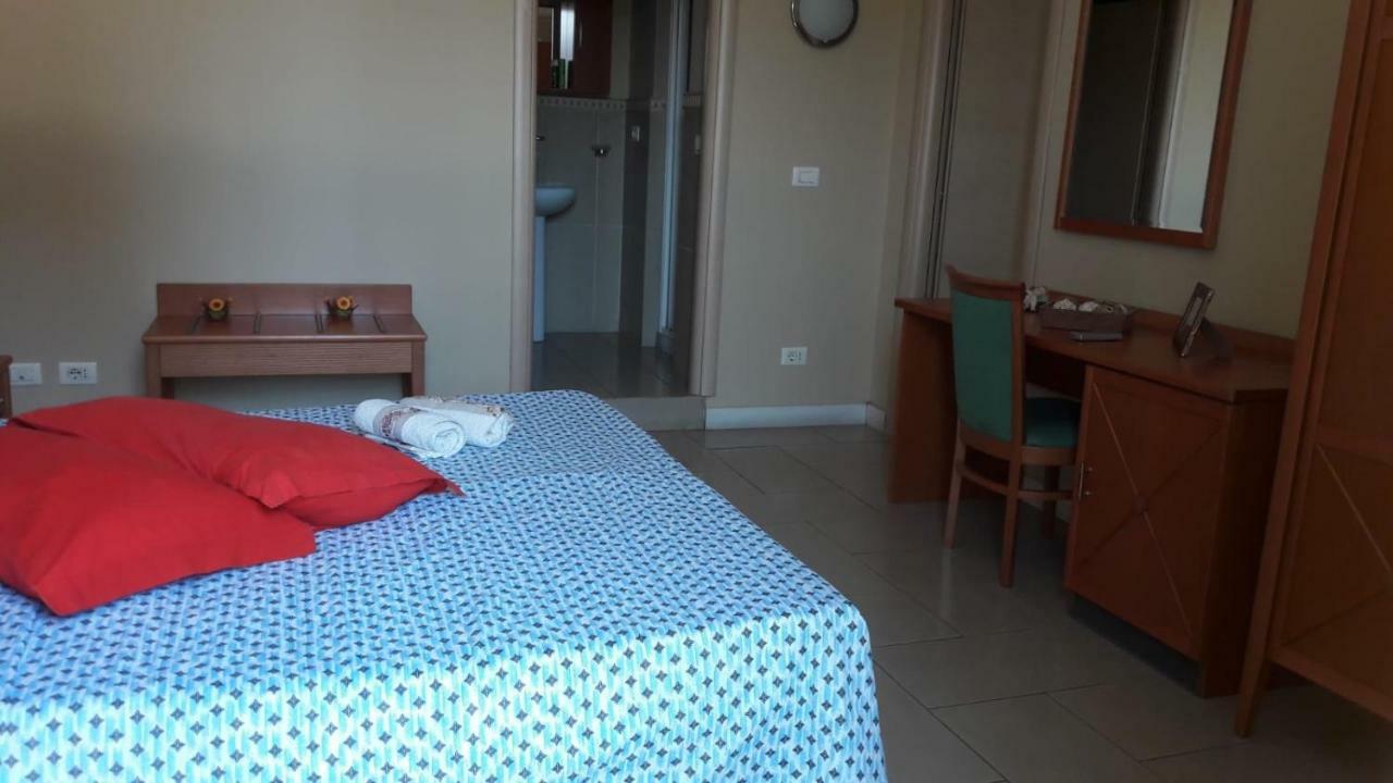Bastiano'S Rooms คาตาเนีย ภายนอก รูปภาพ