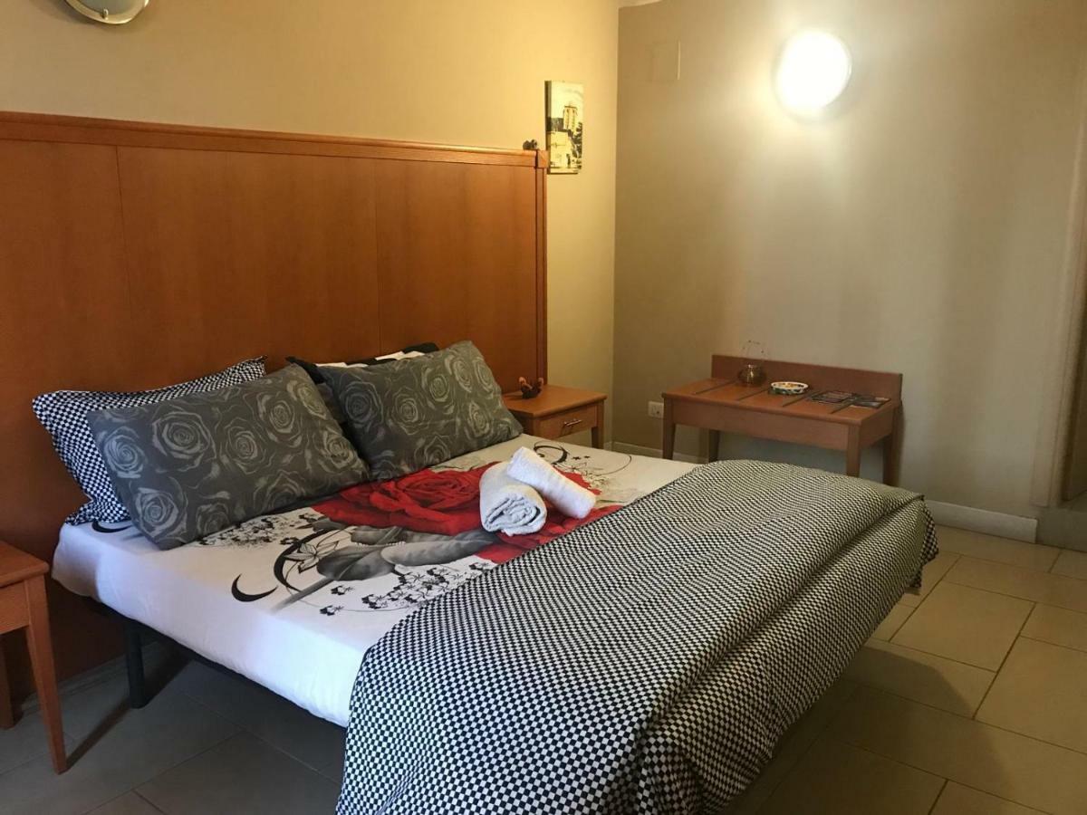 Bastiano'S Rooms คาตาเนีย ภายนอก รูปภาพ